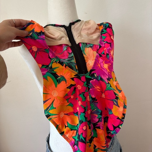 Floral Sleeveless VTG Swimsuit - Picture 3 of 7